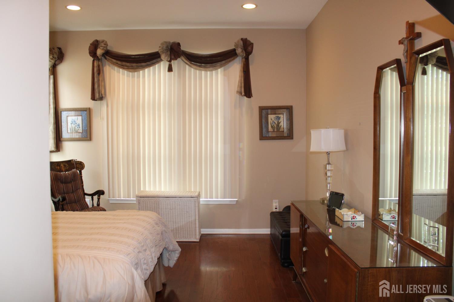 4 Summerlawn Drive Lakewood NJ 08701
