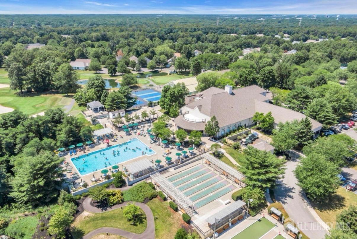 4 Summerlawn Drive Lakewood NJ 08701