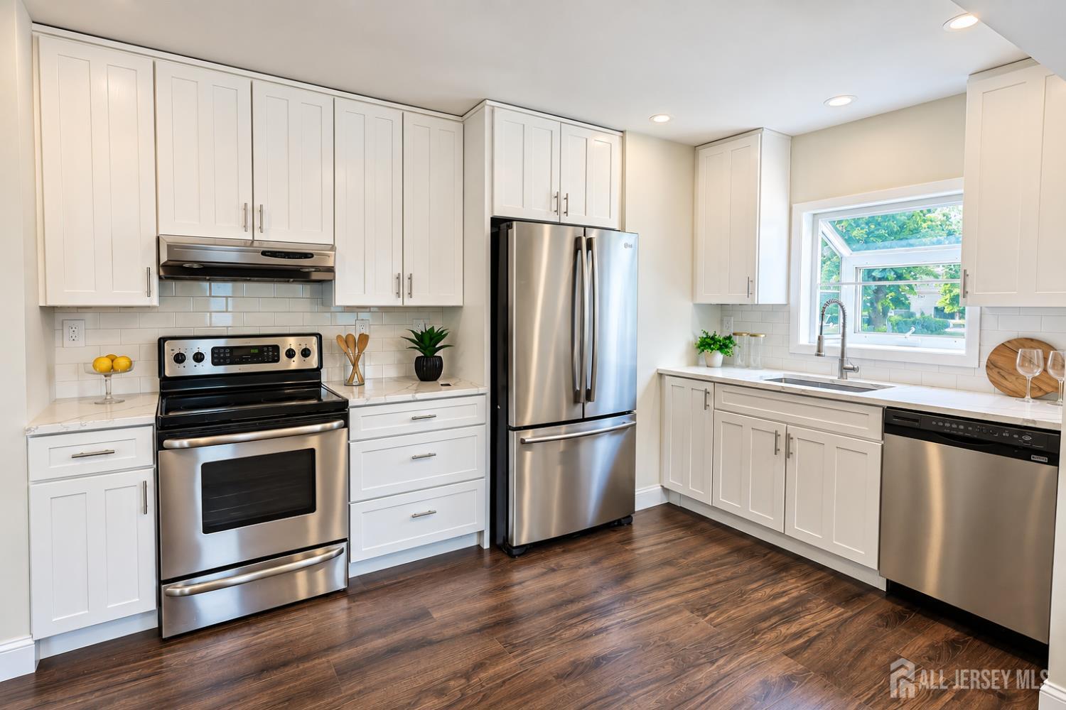 856 E Concourse Aberdeen NJ 07735