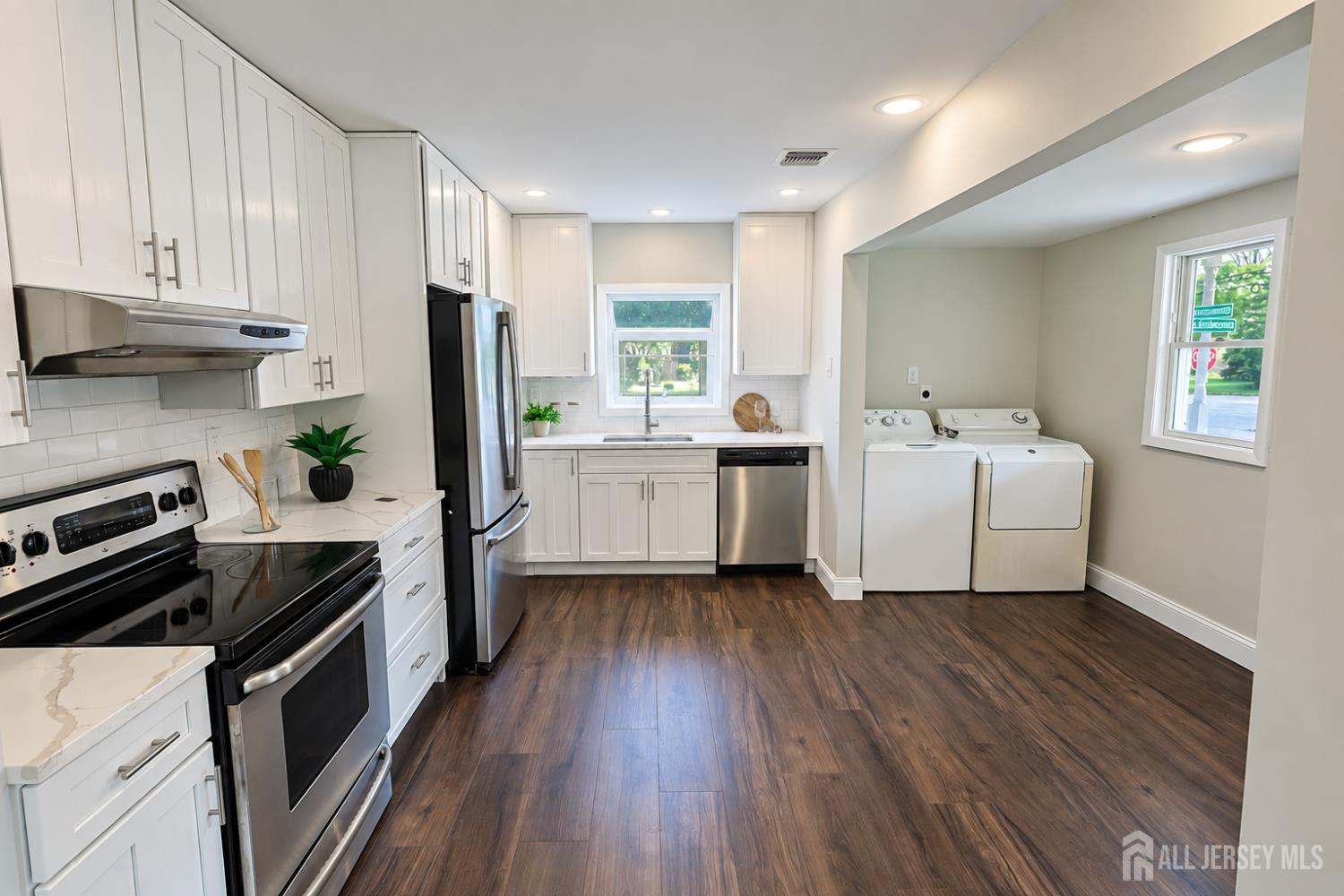 856 E Concourse Aberdeen NJ 07735