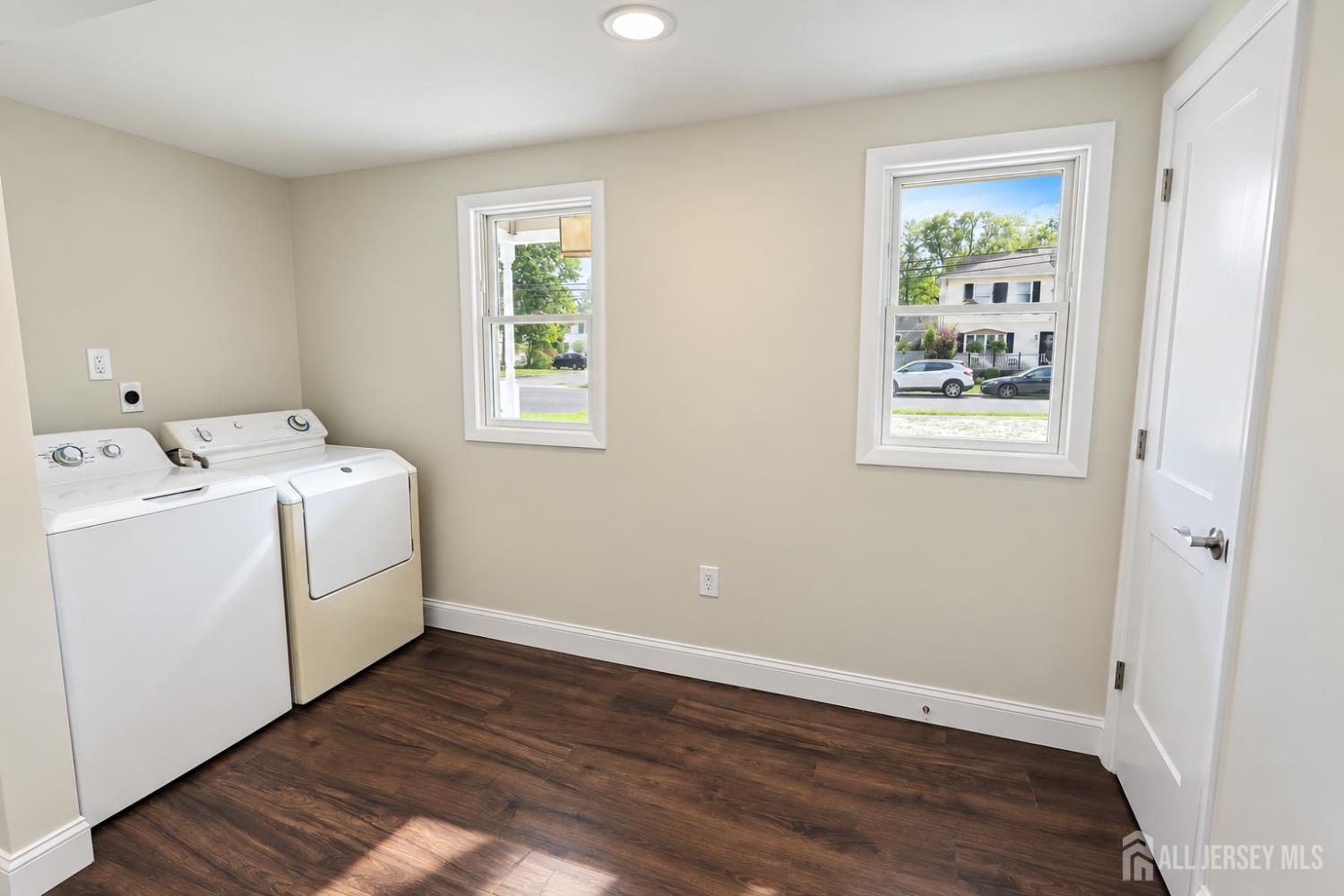 856 E Concourse Aberdeen NJ 07735