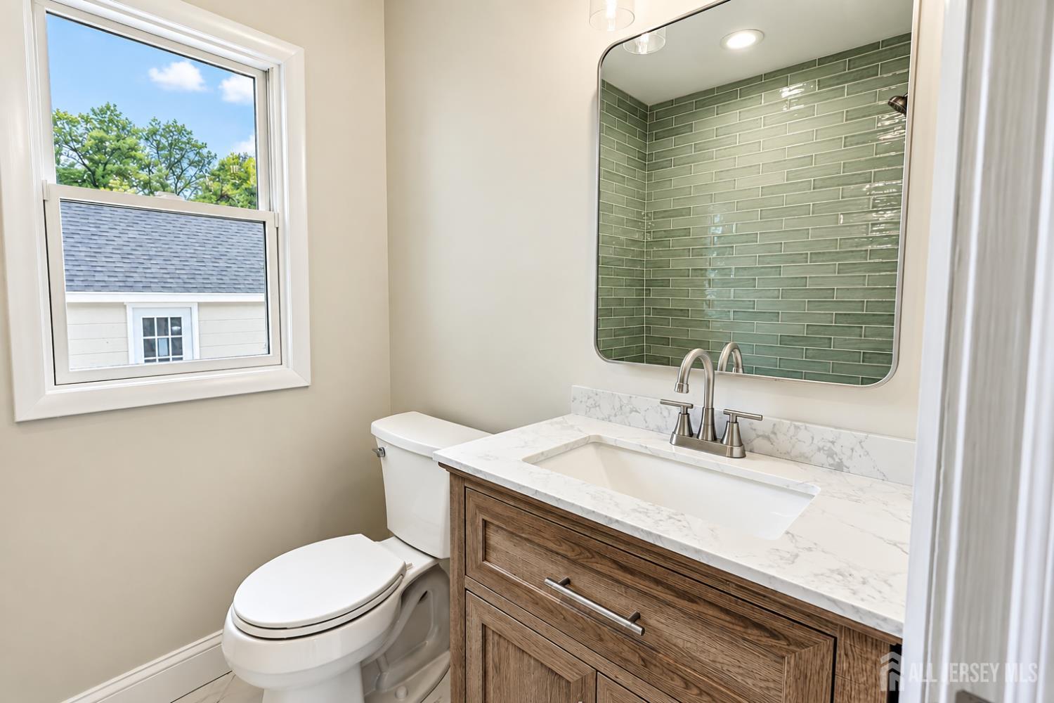 856 E Concourse Aberdeen NJ 07735