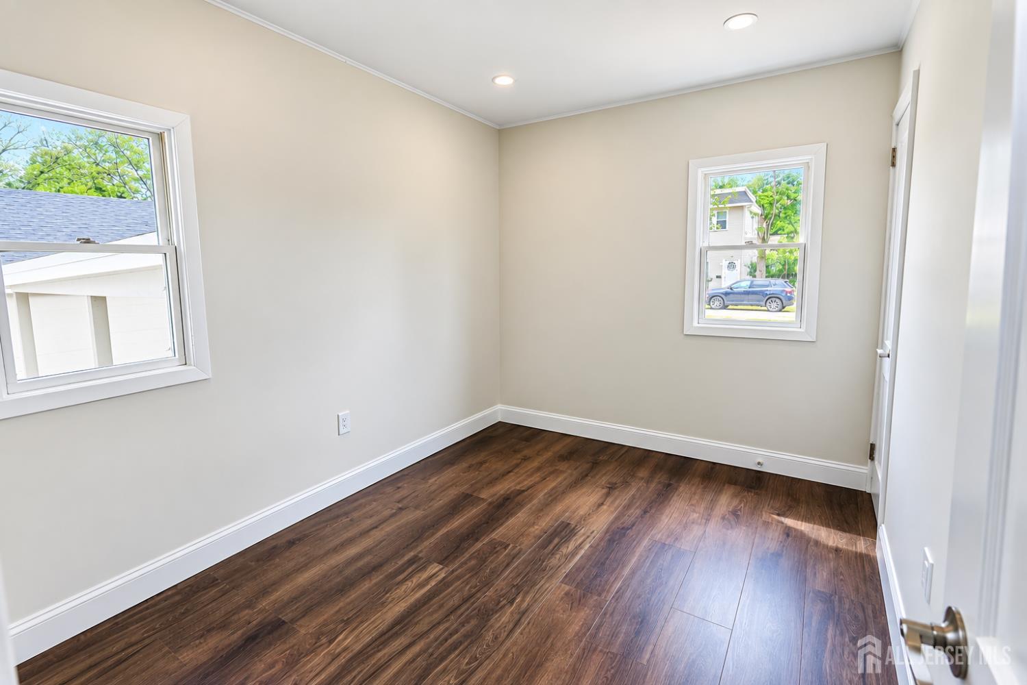 856 E Concourse Aberdeen NJ 07735