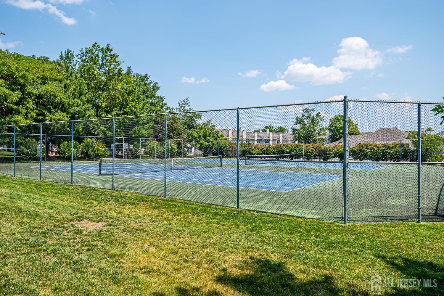 10 Woodmere Drive Sayreville NJ 08859