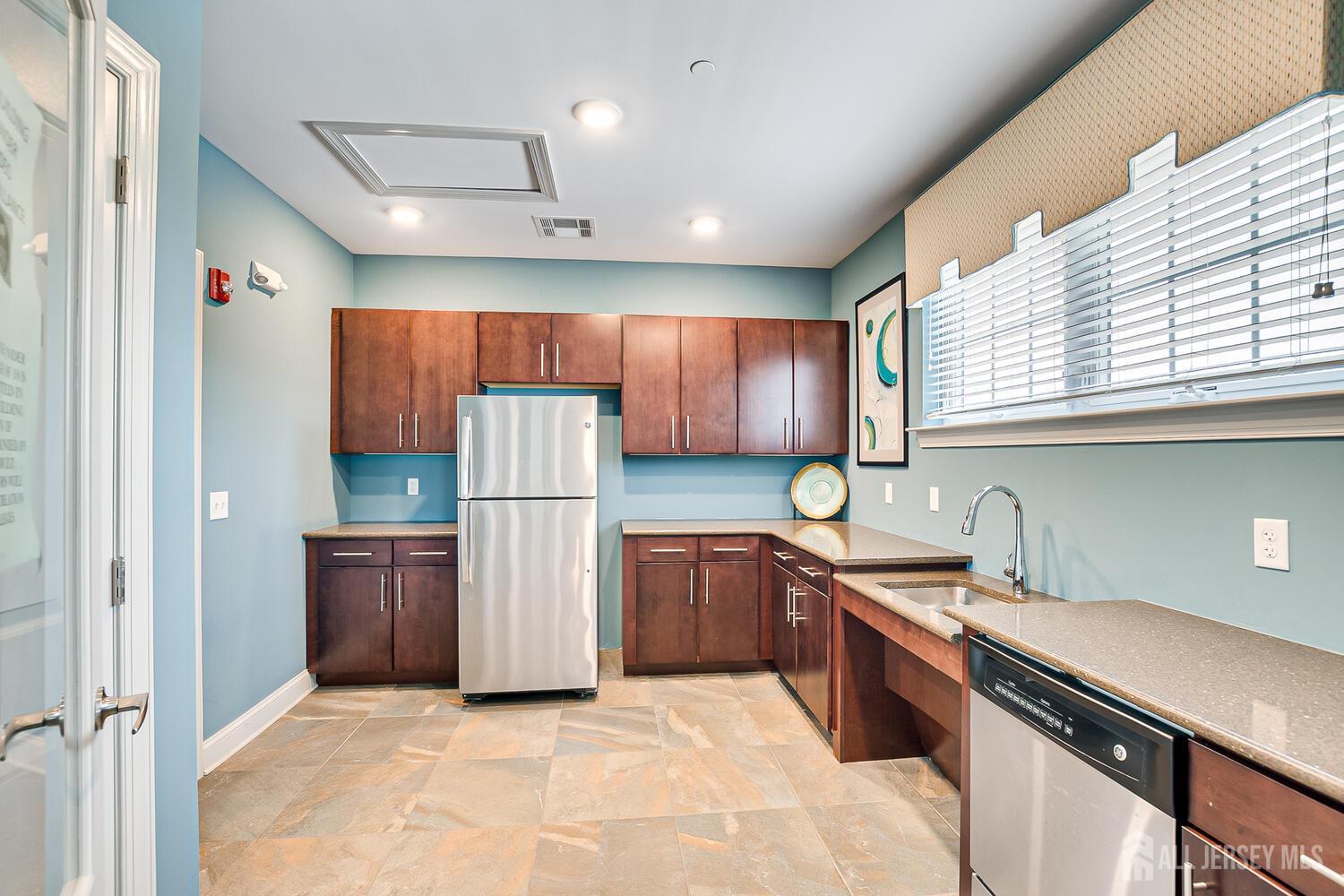 10 Woodmere Drive Sayreville NJ 08859