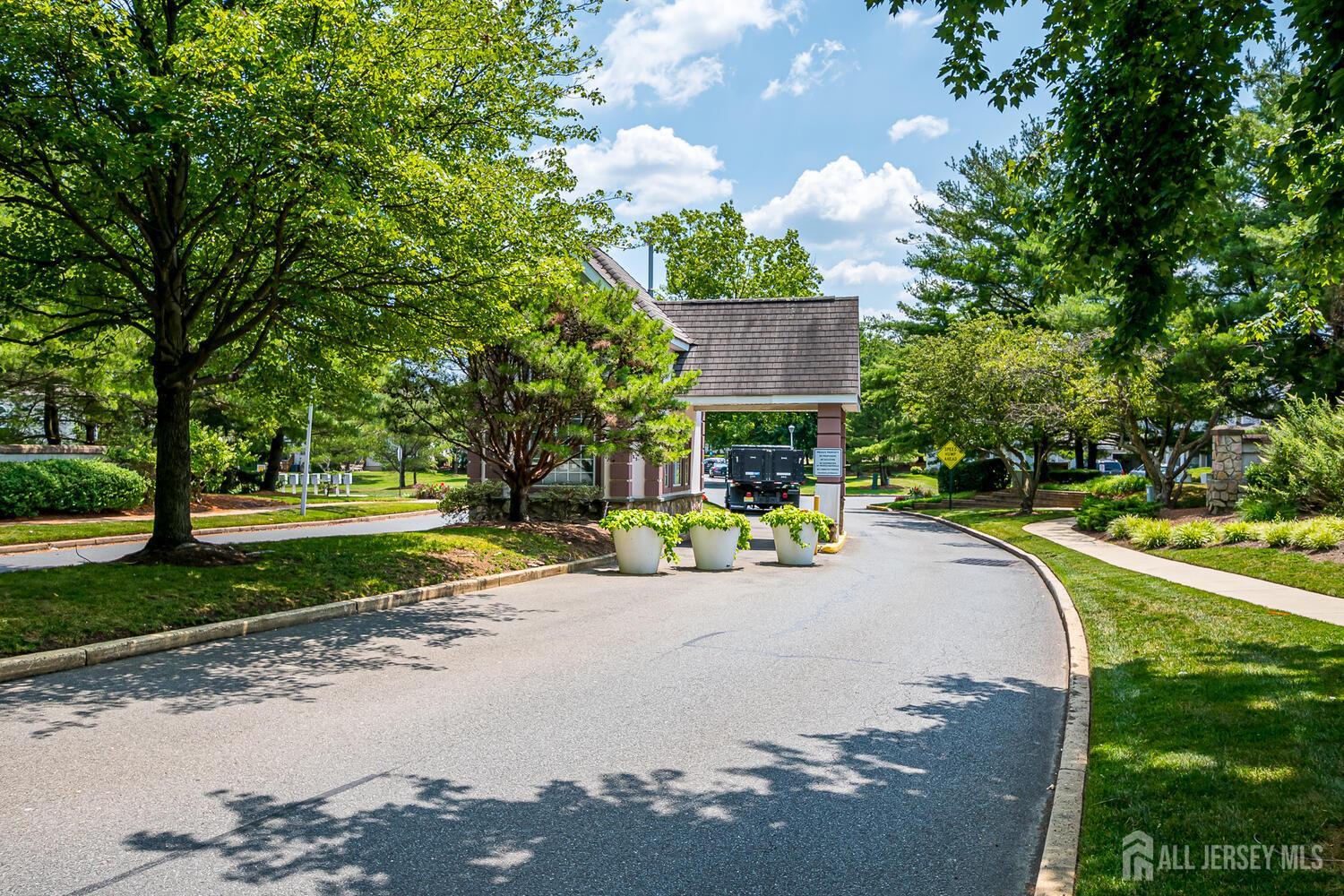 10 Woodmere Drive Sayreville NJ 08859