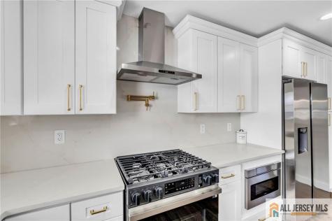 27 Sheppard Place Edison NJ 08817