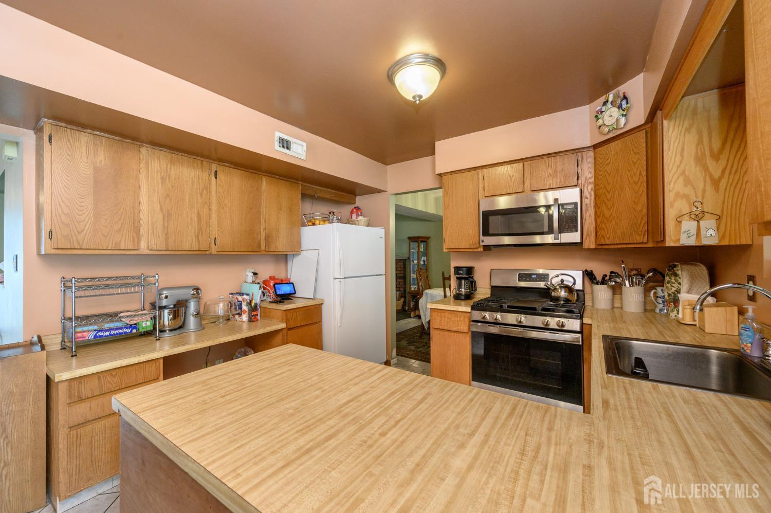 20 Snowdrift Lane Howell NJ 07731