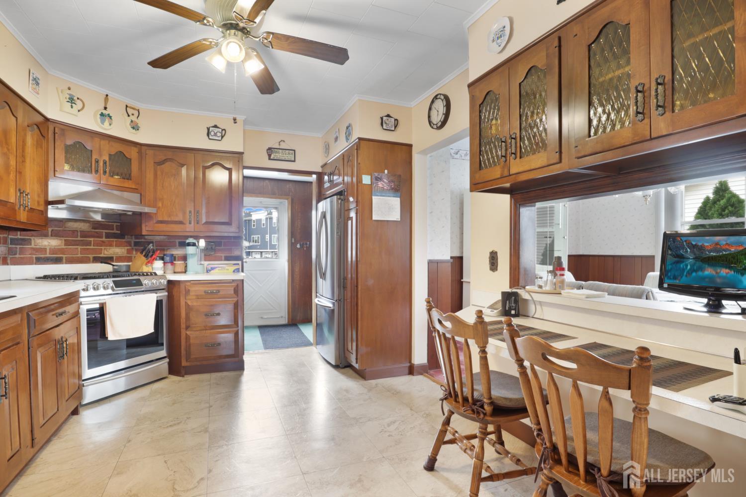 27 Hermann Avenue Carteret NJ 07008