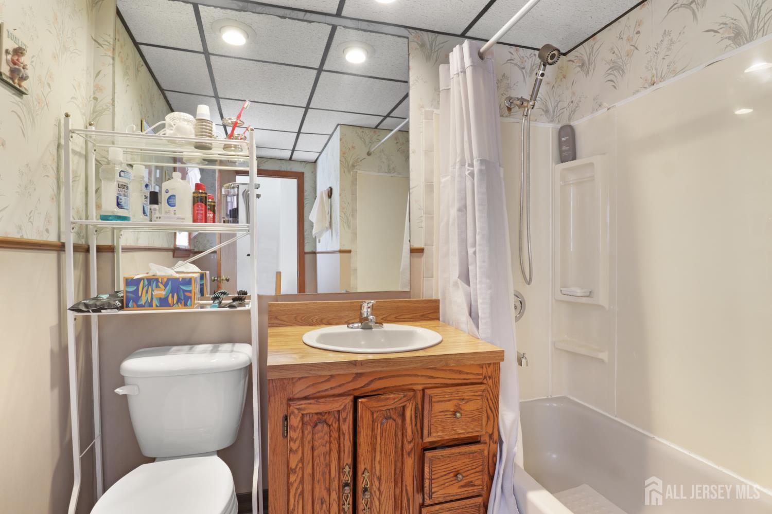 27 Hermann Avenue Carteret NJ 07008