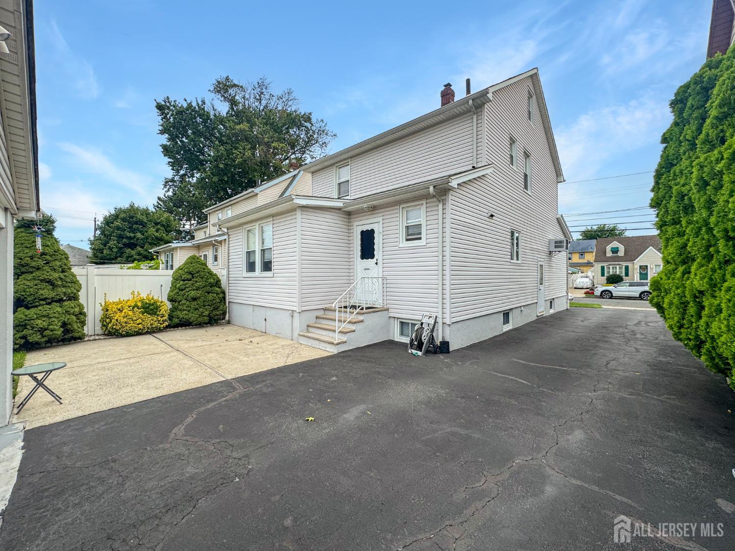 27 Hermann Avenue Carteret NJ 07008