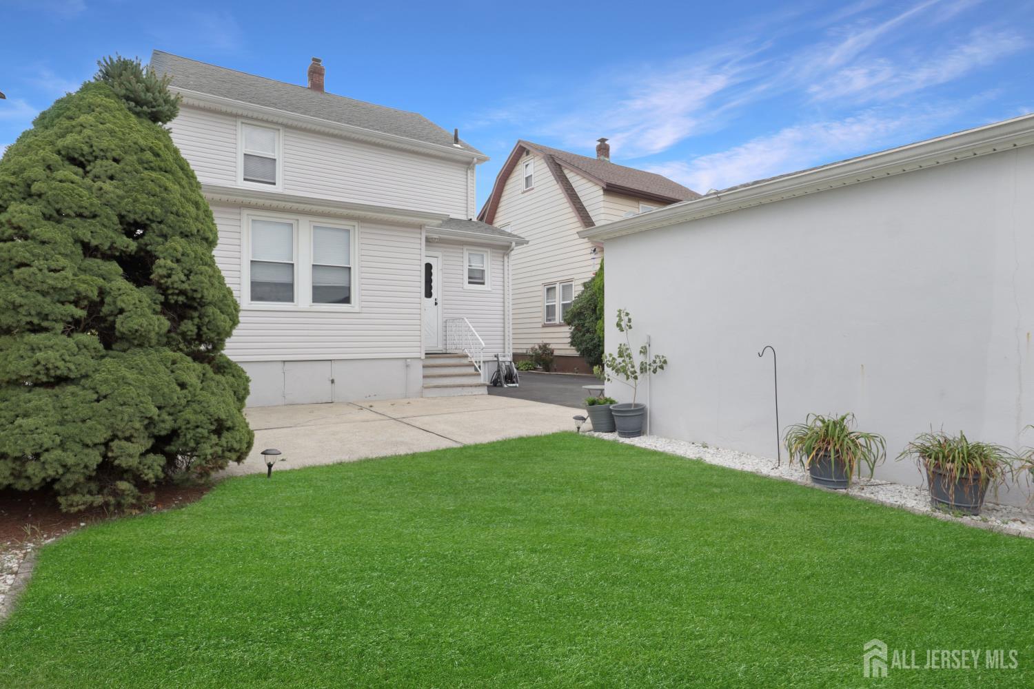 27 Hermann Avenue Carteret NJ 07008