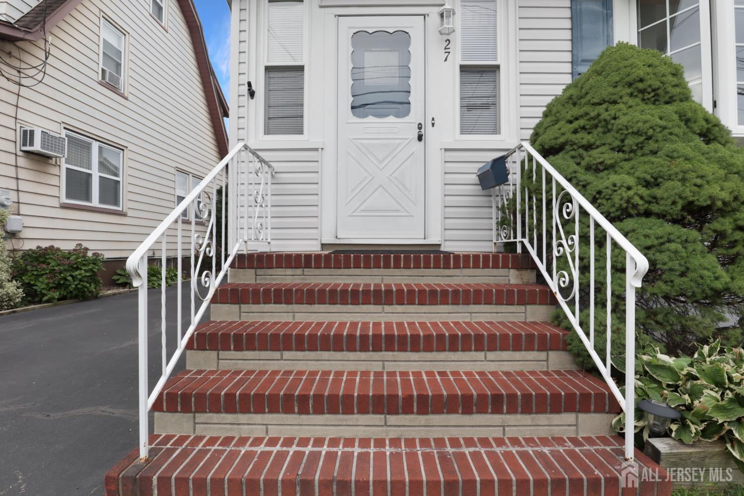 27 Hermann Avenue Carteret NJ 07008