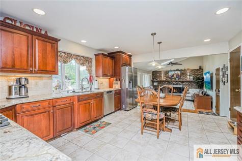 27 Woodmere Road North Brunswick NJ 08902