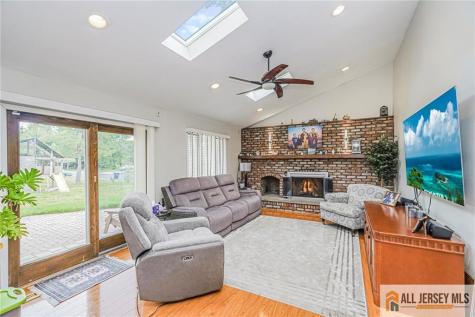 27 Woodmere Road North Brunswick NJ 08902