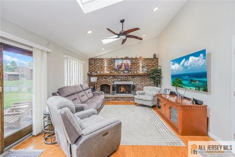27 Woodmere Road North Brunswick NJ 08902