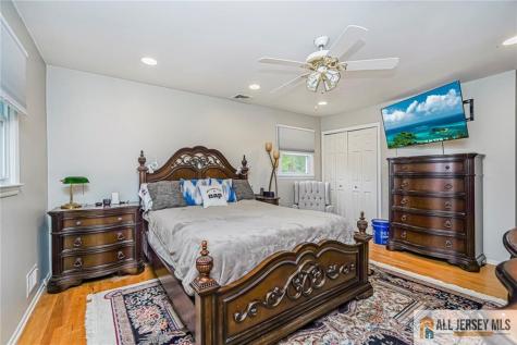 27 Woodmere Road North Brunswick NJ 08902