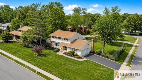 27 Woodmere Road North Brunswick NJ 08902
