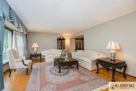 27 Woodmere Road North Brunswick NJ 08902