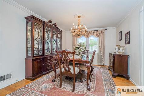 27 Woodmere Road North Brunswick NJ 08902