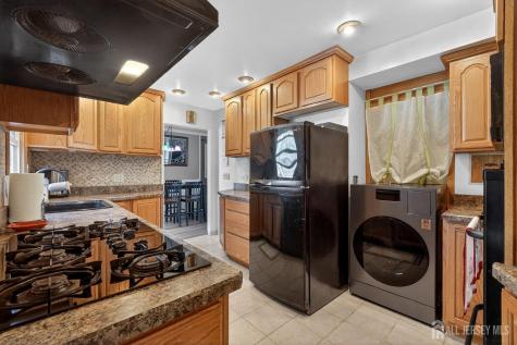 77 W Arthur Place Iselin NJ 08830