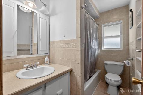 77 W Arthur Place Iselin NJ 08830