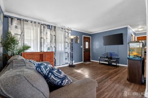 77 W Arthur Place Iselin NJ 08830