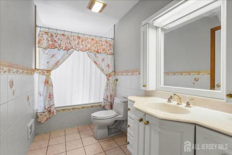 65 Hunter Lane Woodbridge Proper NJ 07095
