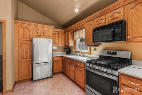 65 Hunter Lane Woodbridge Proper NJ 07095