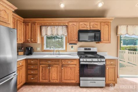 65 Hunter Lane Woodbridge Proper NJ 07095