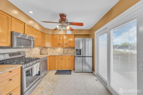 39 Delikat Lane Sayreville NJ 08872