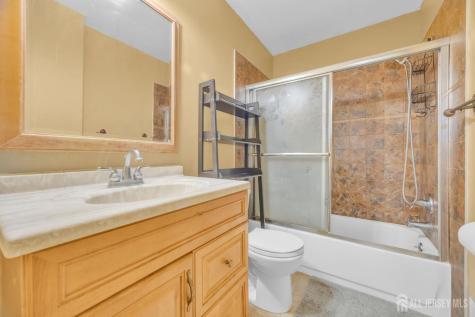 39 Delikat Lane Sayreville NJ 08872