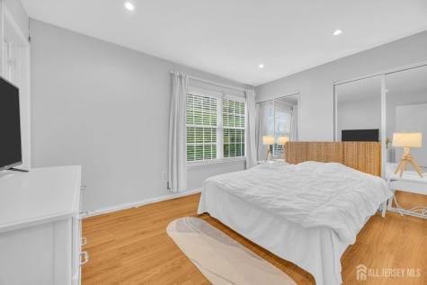 39 Delikat Lane Sayreville NJ 08872