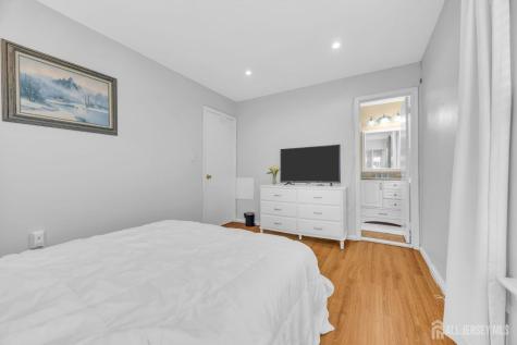 39 Delikat Lane Sayreville NJ 08872