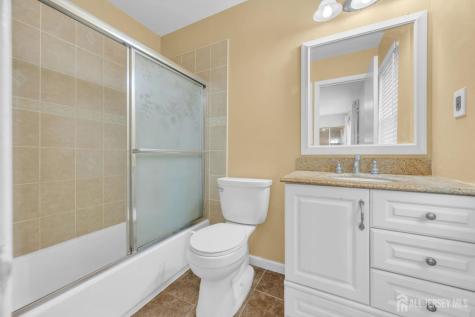 39 Delikat Lane Sayreville NJ 08872