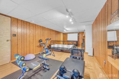 39 Delikat Lane Sayreville NJ 08872