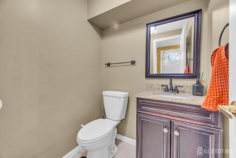 39 Delikat Lane Sayreville NJ 08872