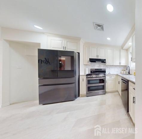16 Canterbury Road East Brunswick NJ 08816