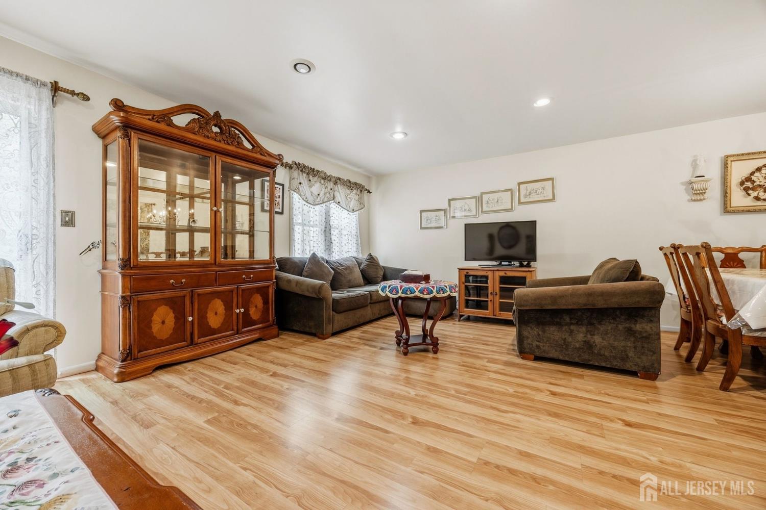 8 Tall Oaks Court Parlin NJ 08859