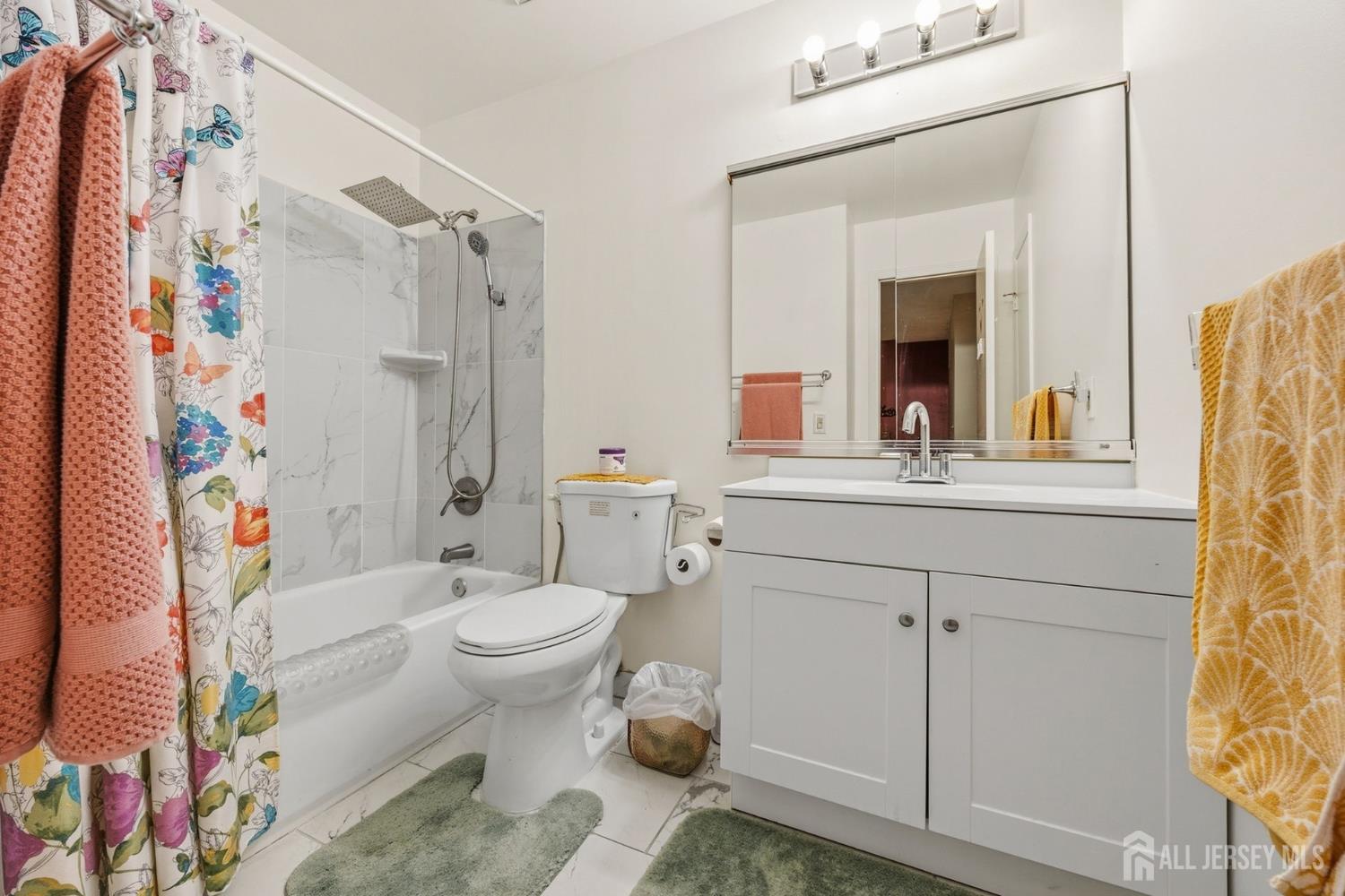 8 Tall Oaks Court Parlin NJ 08859