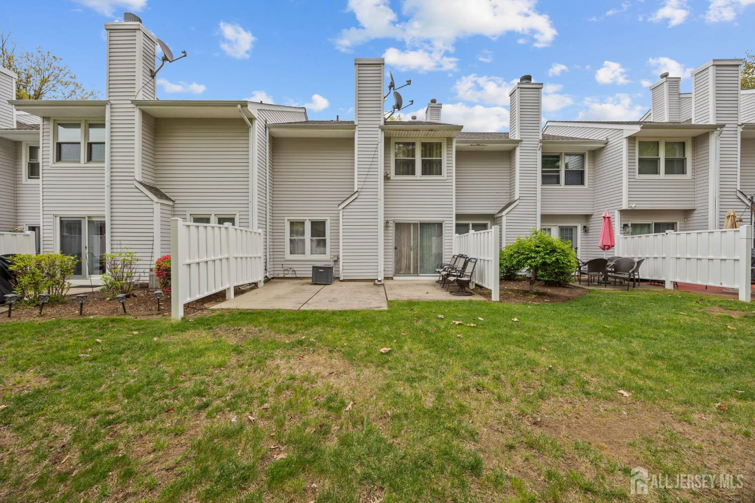 8 Tall Oaks Court Parlin NJ 08859