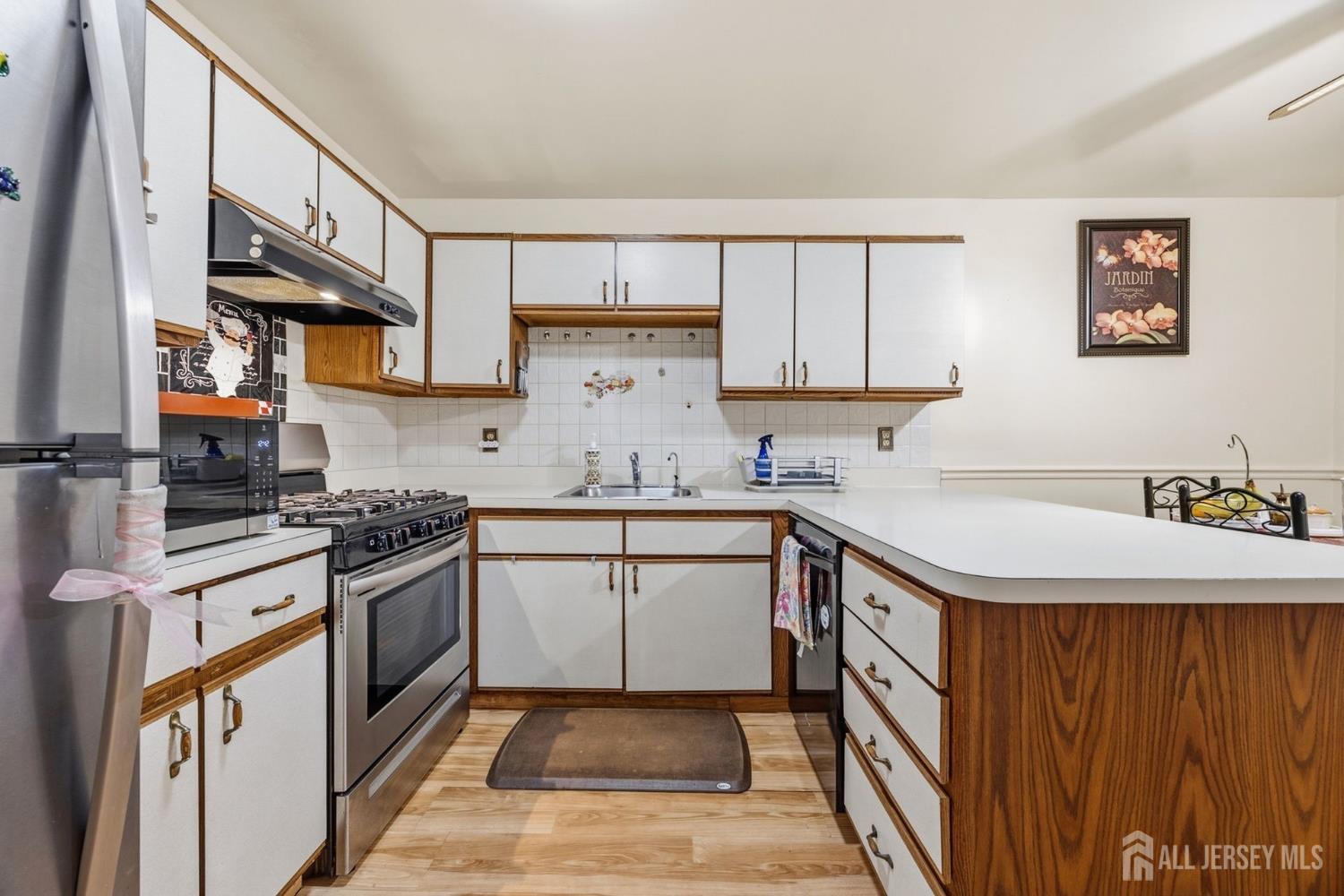 8 Tall Oaks Court Parlin NJ 08859