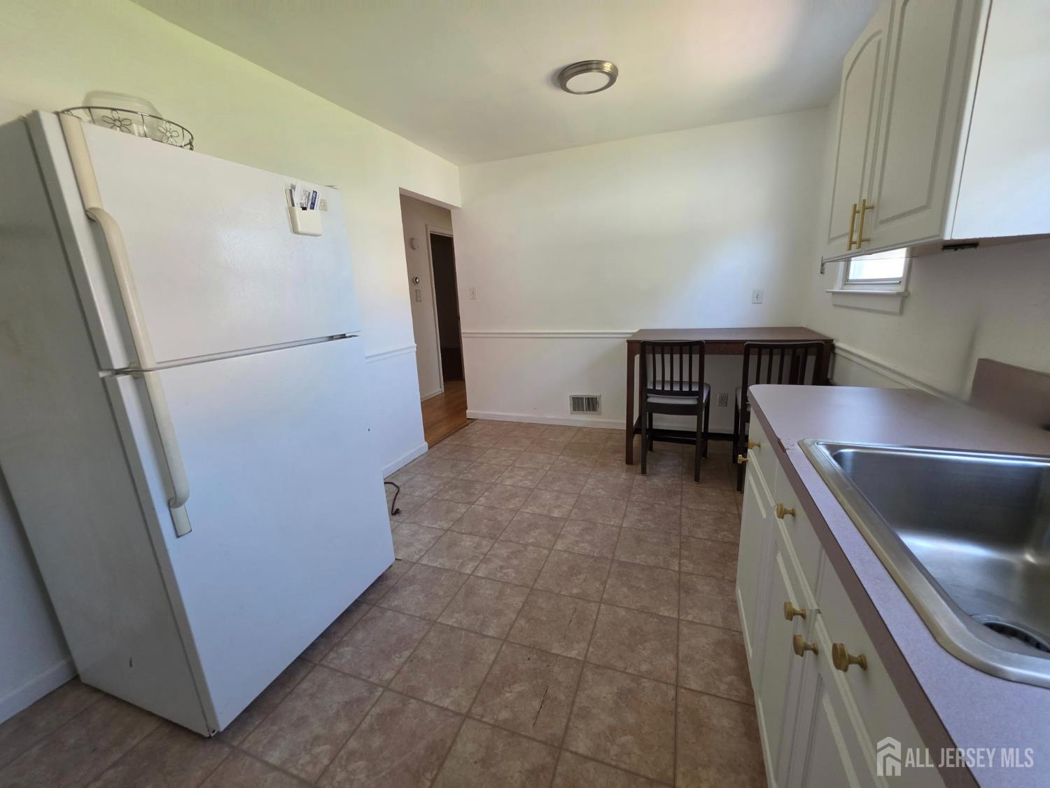 24 Louis Street Sayreville NJ 08859