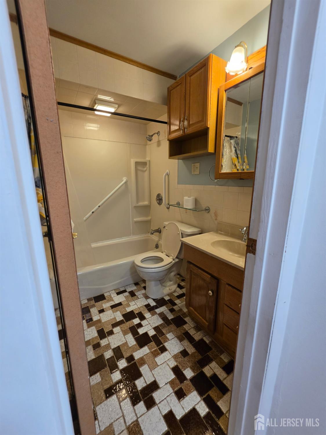 24 Louis Street Sayreville NJ 08859