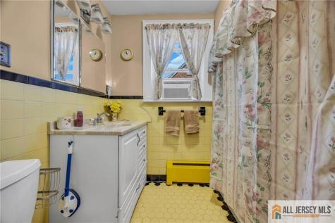 38 Simpson Avenue Edison NJ 08817