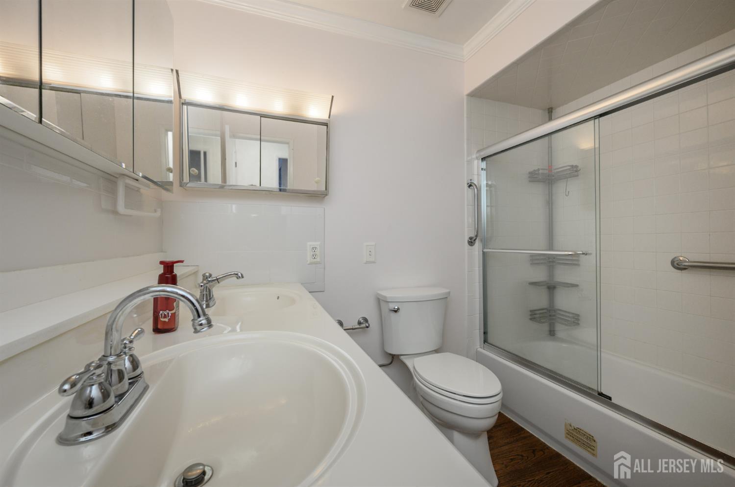 17 Wiltshire Court Toms River NJ 08757
