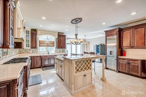 87 Ellmyer Road Edison NJ 08820