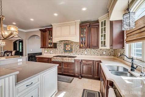 87 Ellmyer Road Edison NJ 08820