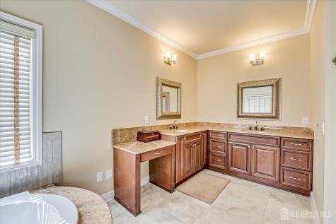 87 Ellmyer Road Edison NJ 08820