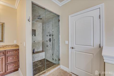 87 Ellmyer Road Edison NJ 08820